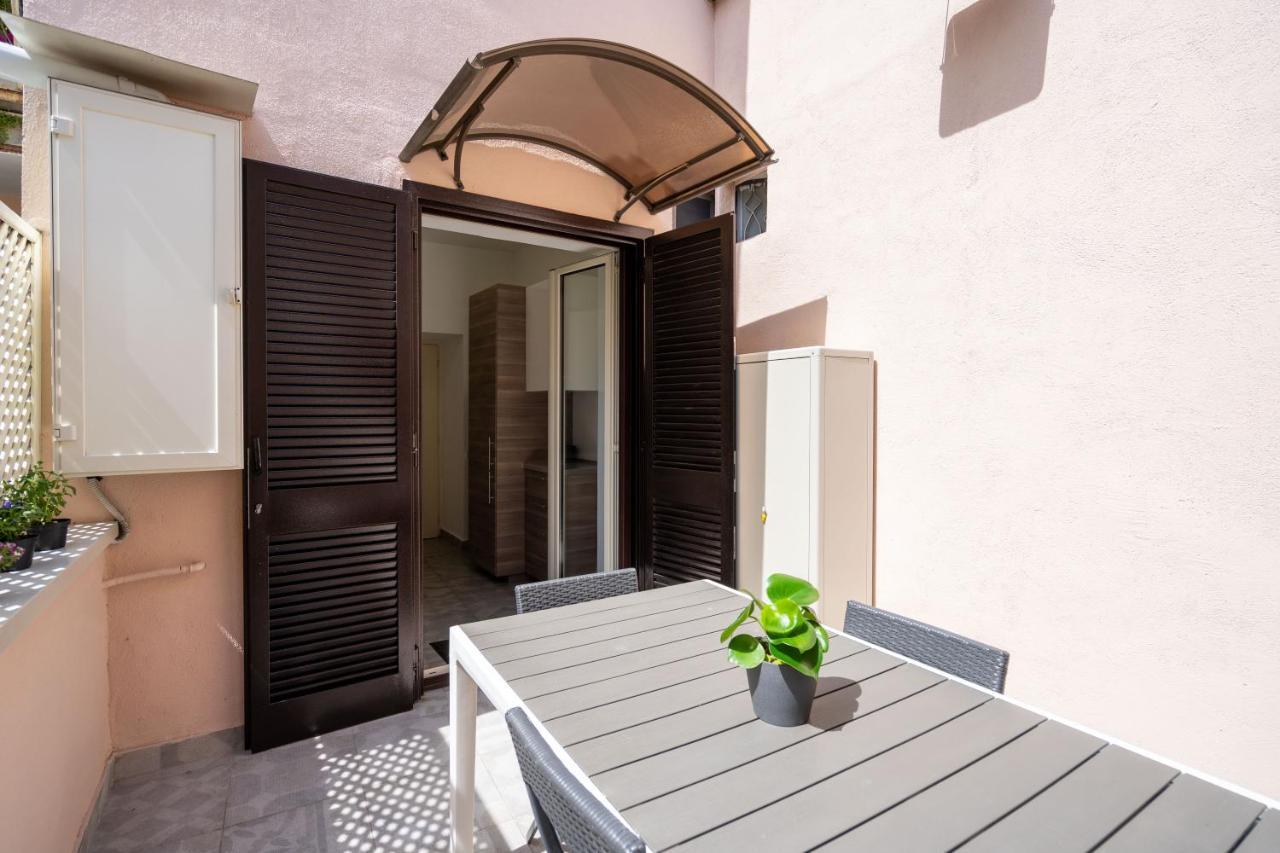 Appartamento Elegante Con Terrazzino Nel Centro Di Napoli Bagian luar foto