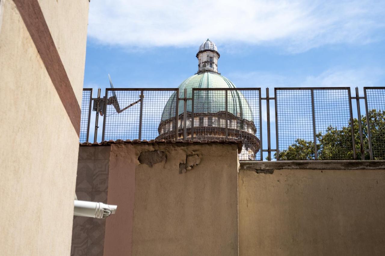 Appartamento Elegante Con Terrazzino Nel Centro Di Napoli Bagian luar foto